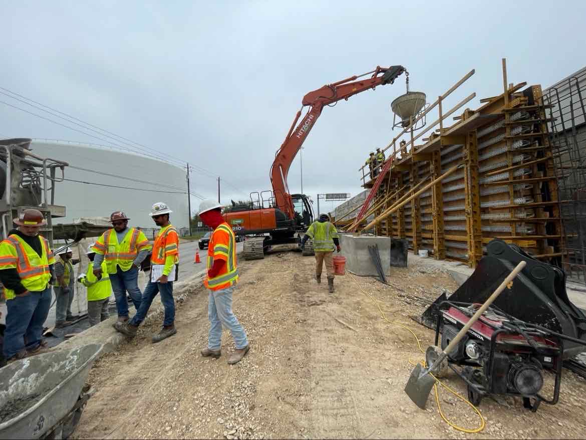 Retaining Wall Construction on US 183.