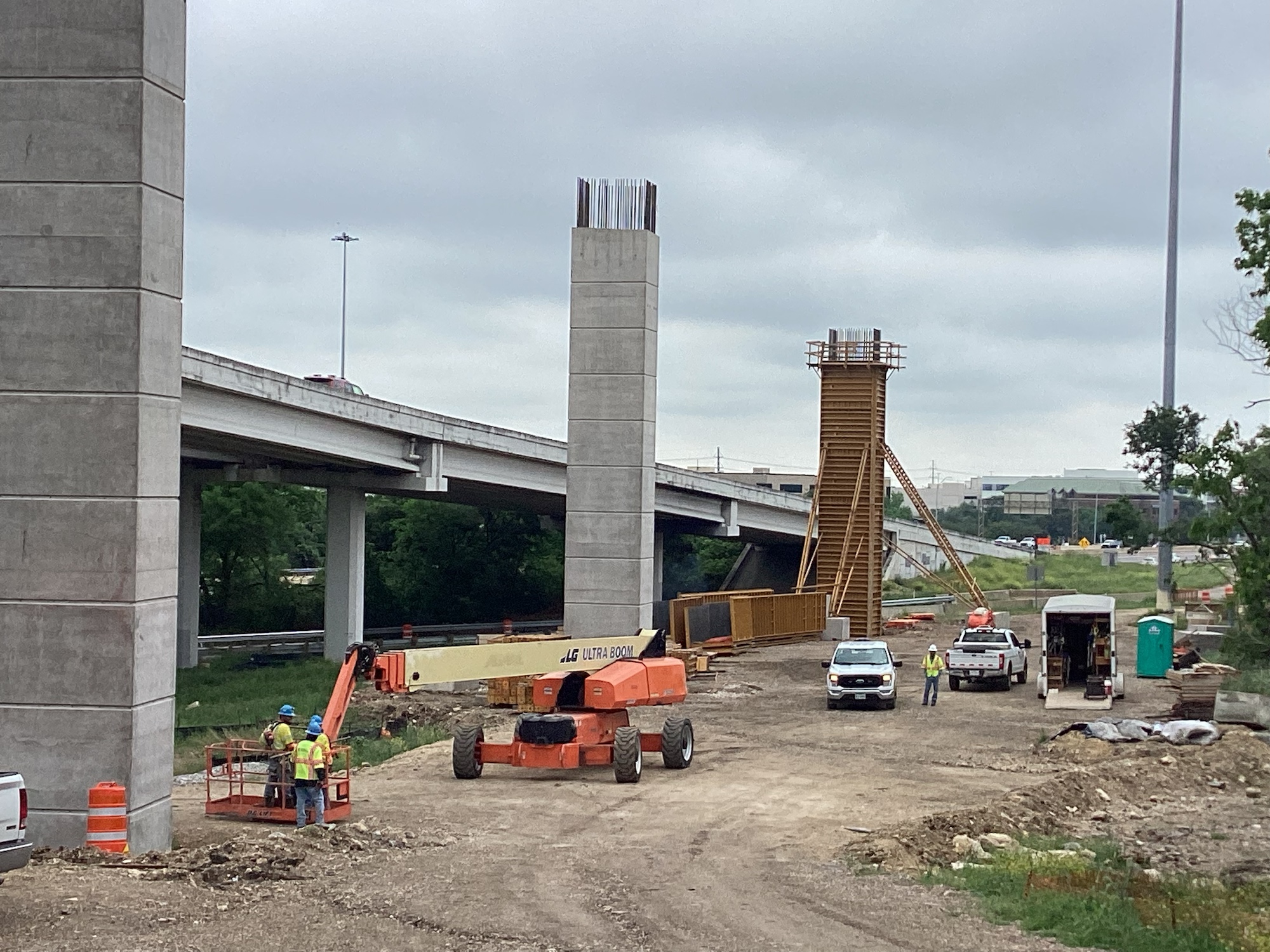Bridge connecting 183 Toll lanes to Mopac Toll lanes - Column work in progress